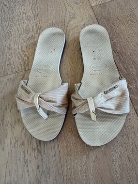 Havaianas Women's Light Beige Bow Slide Sandals
